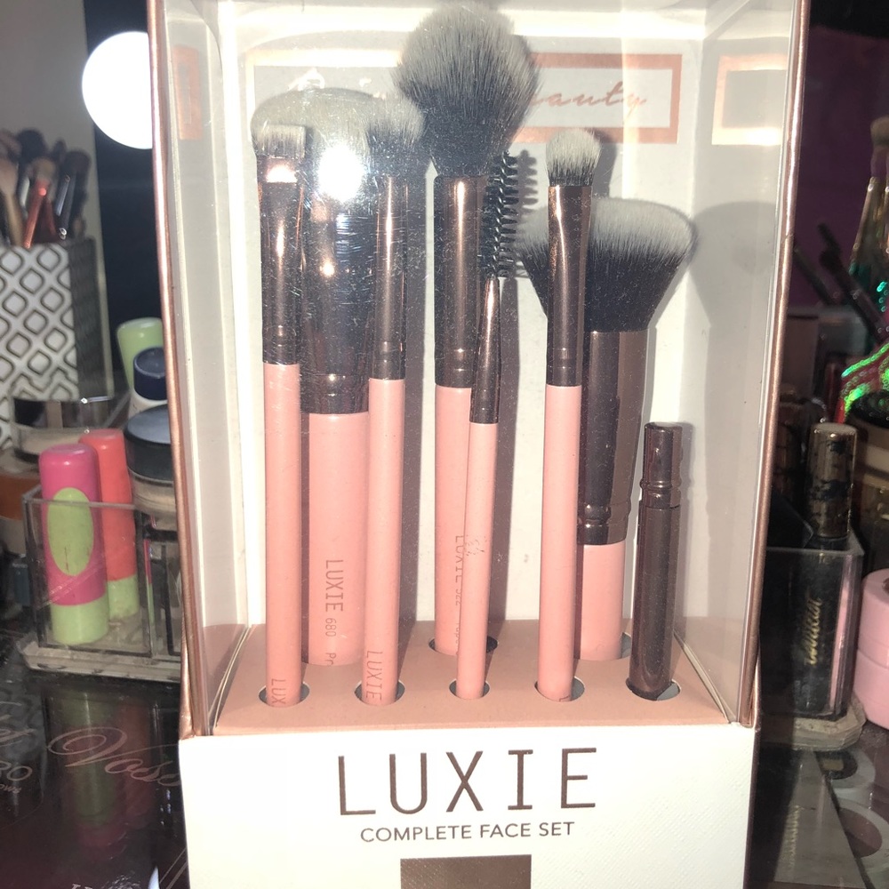 Luxie brush box set